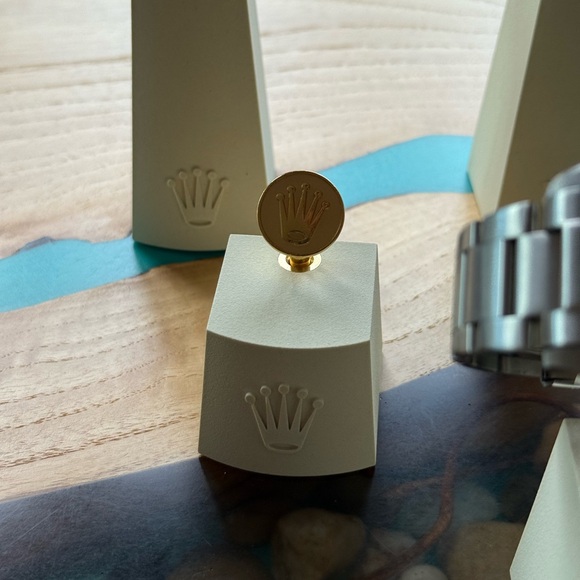 Rolex Cream Display Stands Set of eight with C-clips - Picture 7 of 9